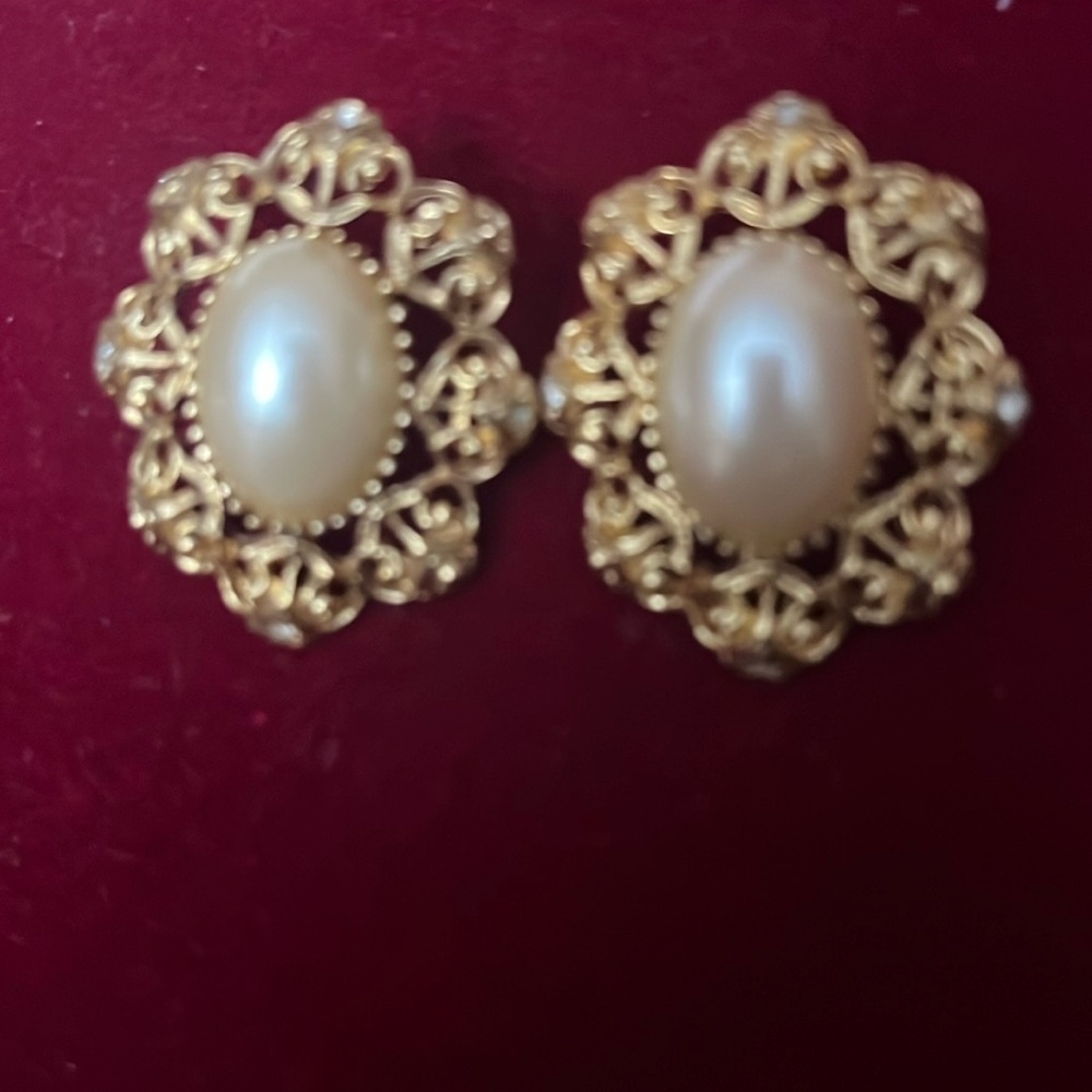 Vintage Gold and Cream Filigree Earrings